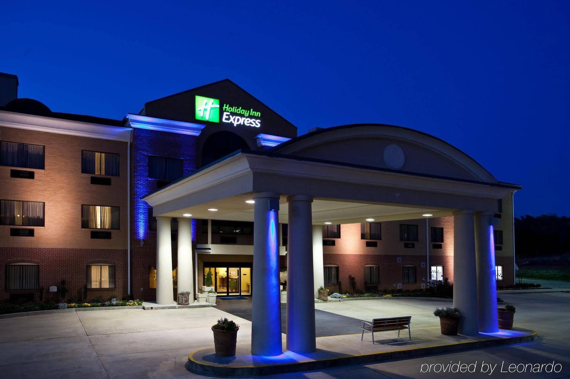 Holiday Inn Express Клантон Экстерьер фото